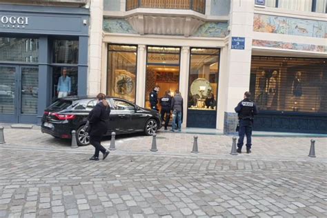 Une boutique Louis Vuitton à Paris cambriolée pour la  